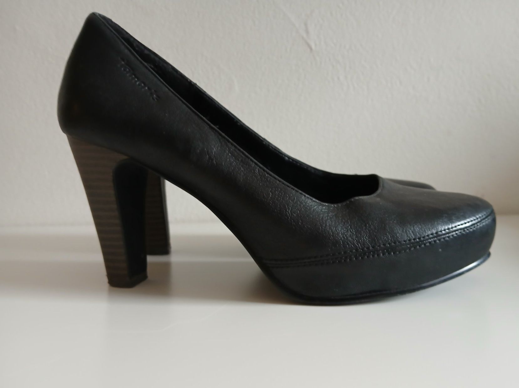 Lotti di vestiti: Lederimitat-Rock, Pullover & Pumps! – Usato da Landquart venduto da hit_r5rd 2