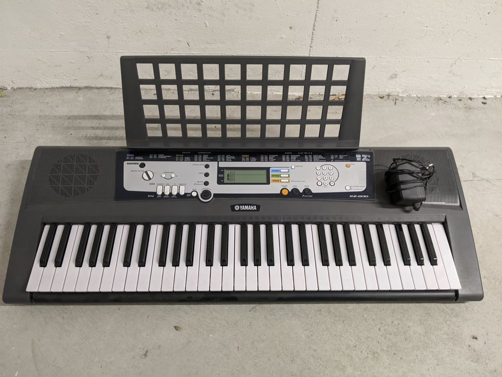 Yamaha EZ200 Keyboard mit Leuchttasten Kaufen auf Ricardo