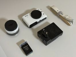 Nikon 1 J1 Zoom Lens Kit (10-30mm)
