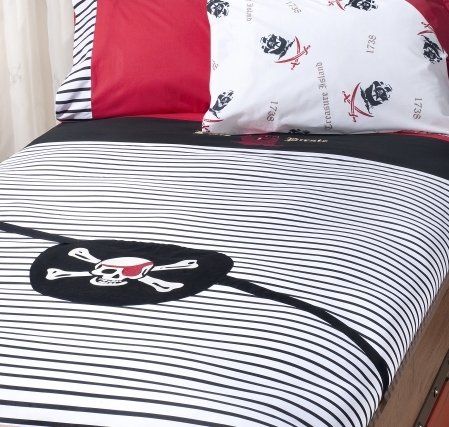 Betten: Kinderzimmer - Piratenbett / Schiffsbett & Bezug – Gebraucht aus Kriens von jessijtm 1