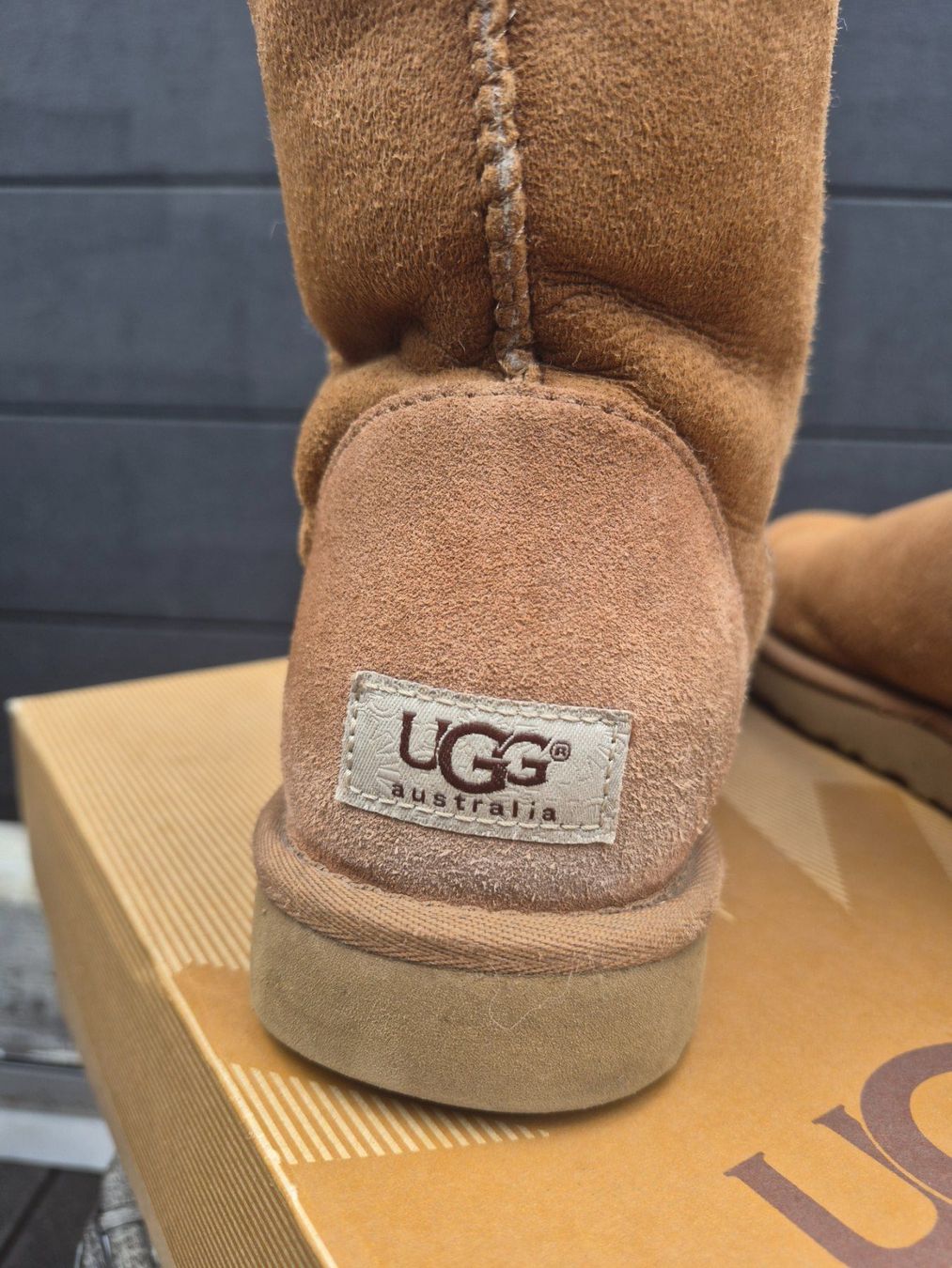 Ugg Damenschuhe: Bottines UGG Australian Classic Short Chestnut 39 – Gebraucht aus le landeron von canette 1