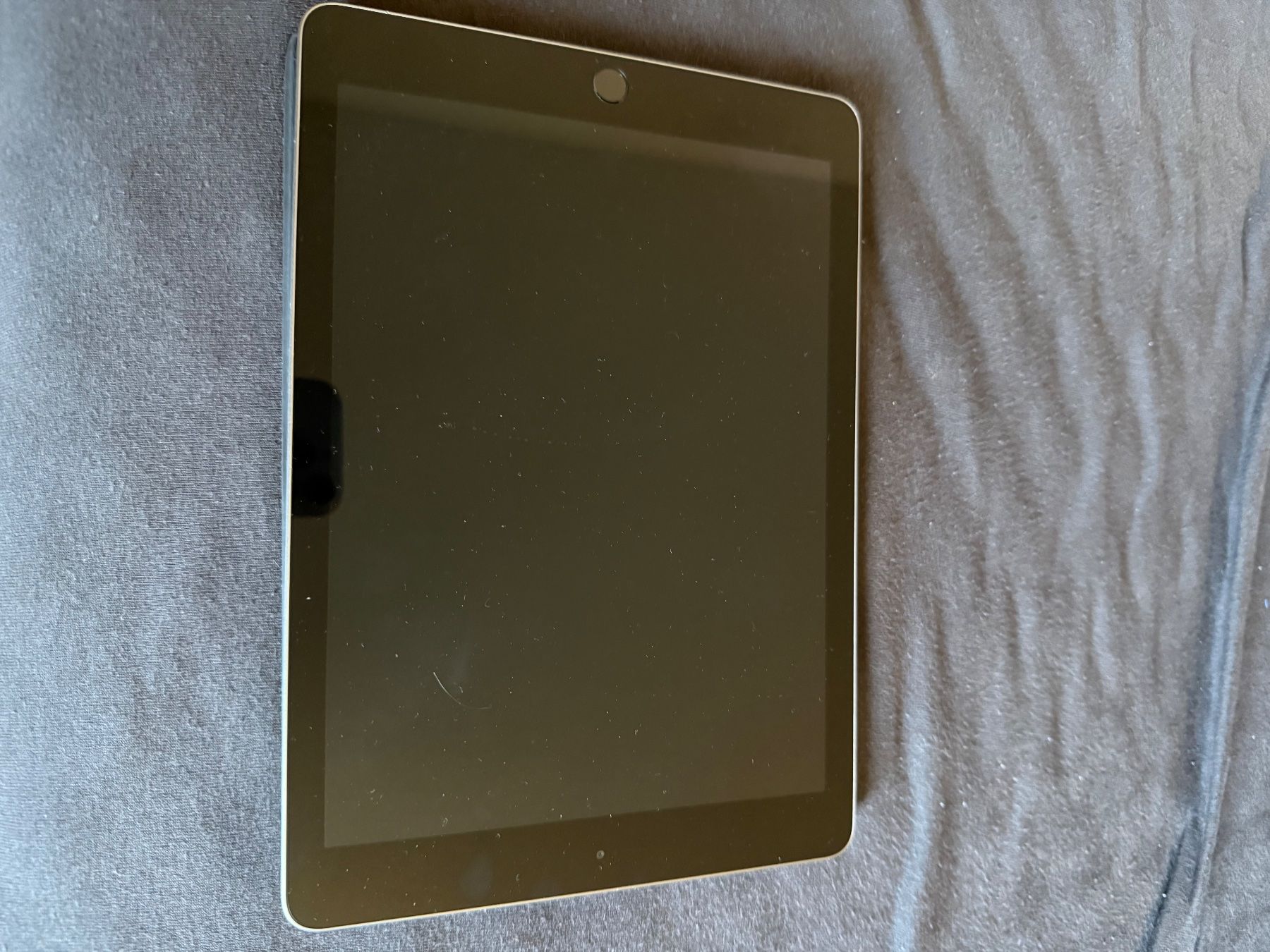 Apple Tablet PC: IPad 6. Generation mit Hülle – Usato da Chur venduto da giani04 1