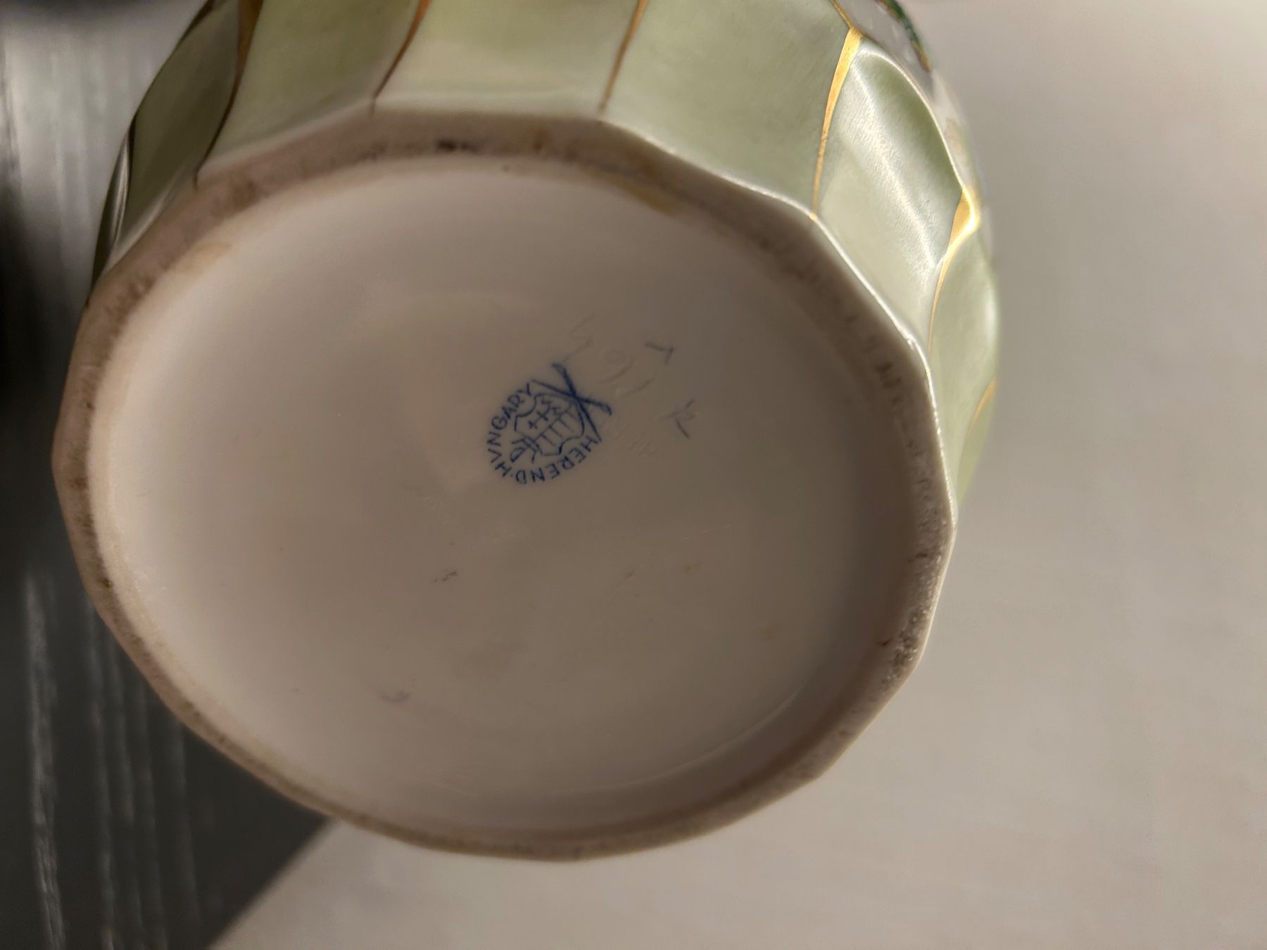 Herend Vasi & Recipienti: Sehr seltene Herend Victoria Vase – Nuovo (secondo la descrizione) da Hofstetten SO venduto da Treasurefinds 1