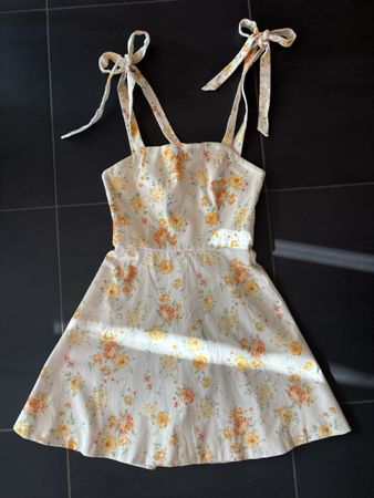 Kleid Zara geblümt Grösse XS