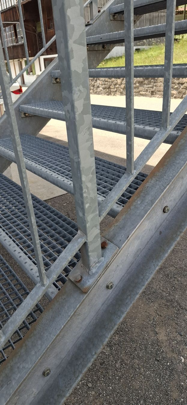 Treppen: Treppe verzinkt mit Geländer – Gebraucht aus Reichenbach i. K. von Wskorpion 5