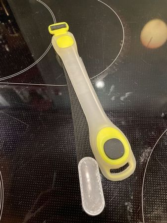 Leuchtendes Reflektoren Armband mit Klett (Velo, Arm, etc.)