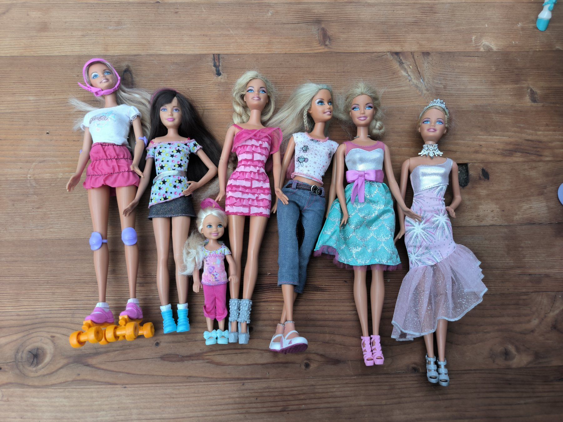 Puppen: Barbies mit viel Zubehör – Gebraucht aus Murzelen von zbe_qwt6