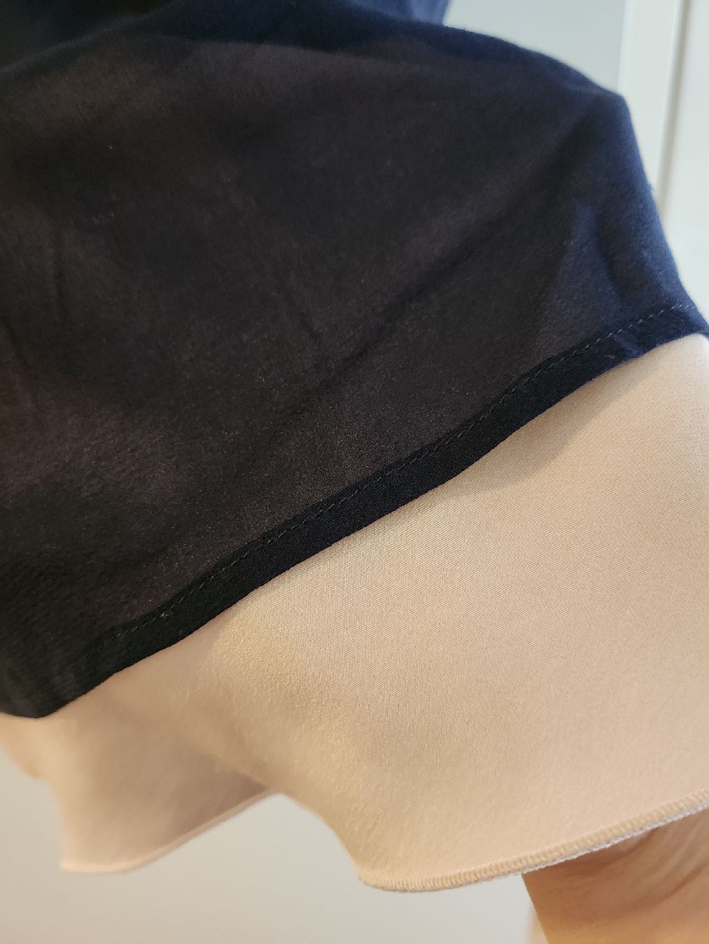 Valentino Camicette: Red Valentino Silk Bluse with nudes Silk lining  – Usato da Freienbach venduto da Dara_SZ 2