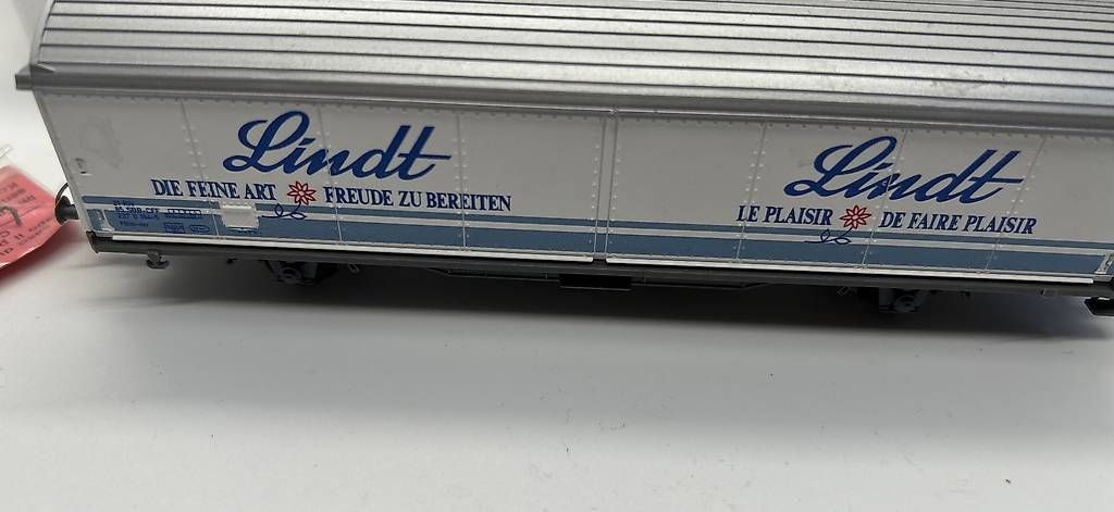 Modellini di ferrovie: Lindt Güterwagen H0 – Usato da Brugg AG venduto da FlowerStreet 1