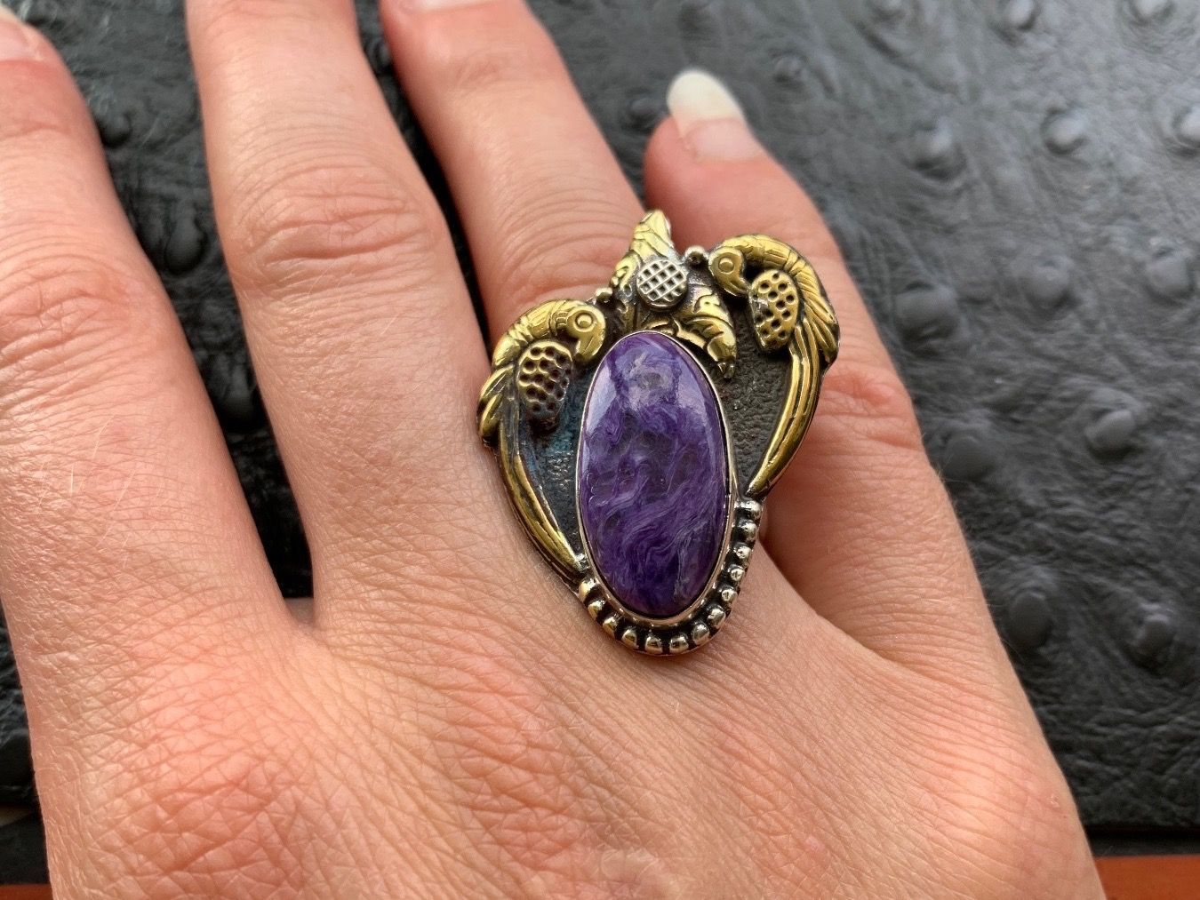 Ringe: Ring mit Charoit mit Vögeln – Neu (gemäss Beschreibung) aus Birsfelden von Exclusivity
