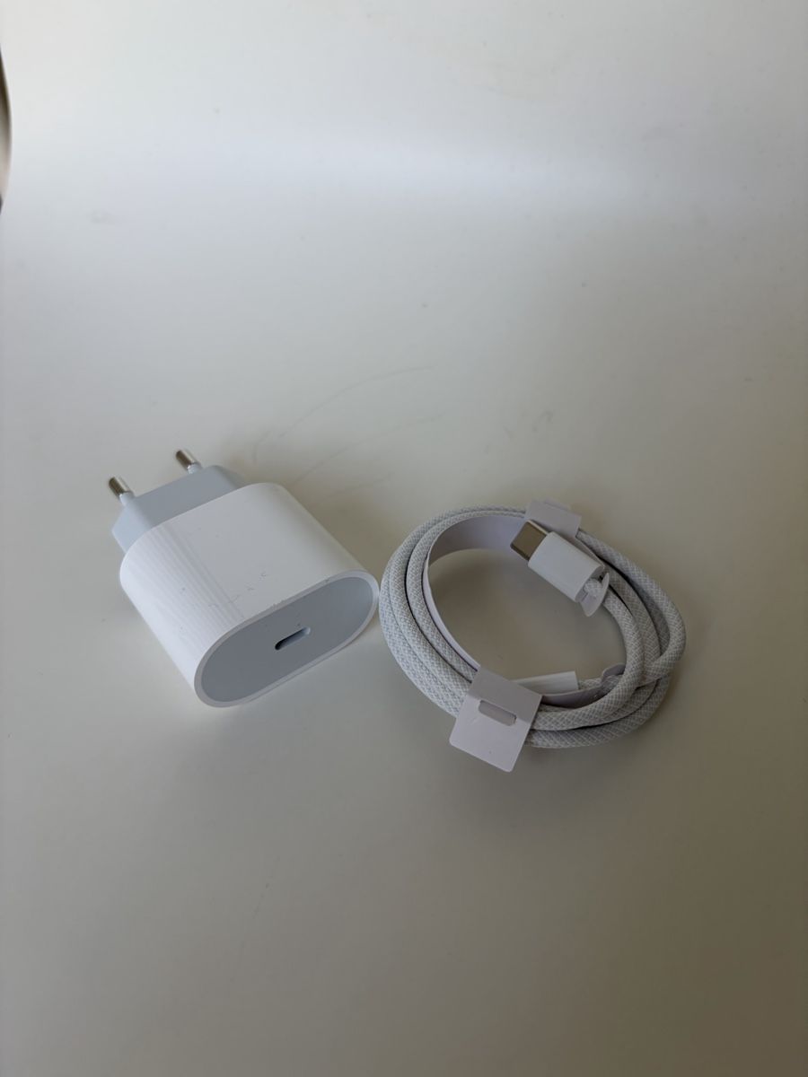 Caricabatterie: Chargeur iPhone USB-C 20W avec câble 1m – Nuovo (secondo la descrizione) da Prangins venduto da TeeGeeBee