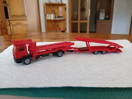 MAN Autotransporter 2-a 2-a rot Ladung:4 Ferrari & 4 BMW