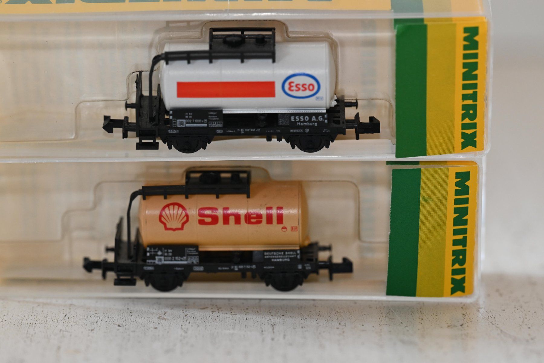 Trix Modelleisenbahnen: Minitrix Wagen  Esso Shell Spur N mit OVP – Gebraucht aus Laupen ZH von Zmoewe