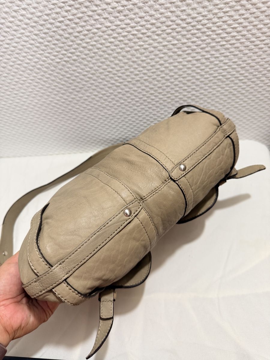 DKNY Sacs femmes: DKNY Leather One Strap Shoulder Bag y2k – D'occasion à Geneve par DarlingVintage 4