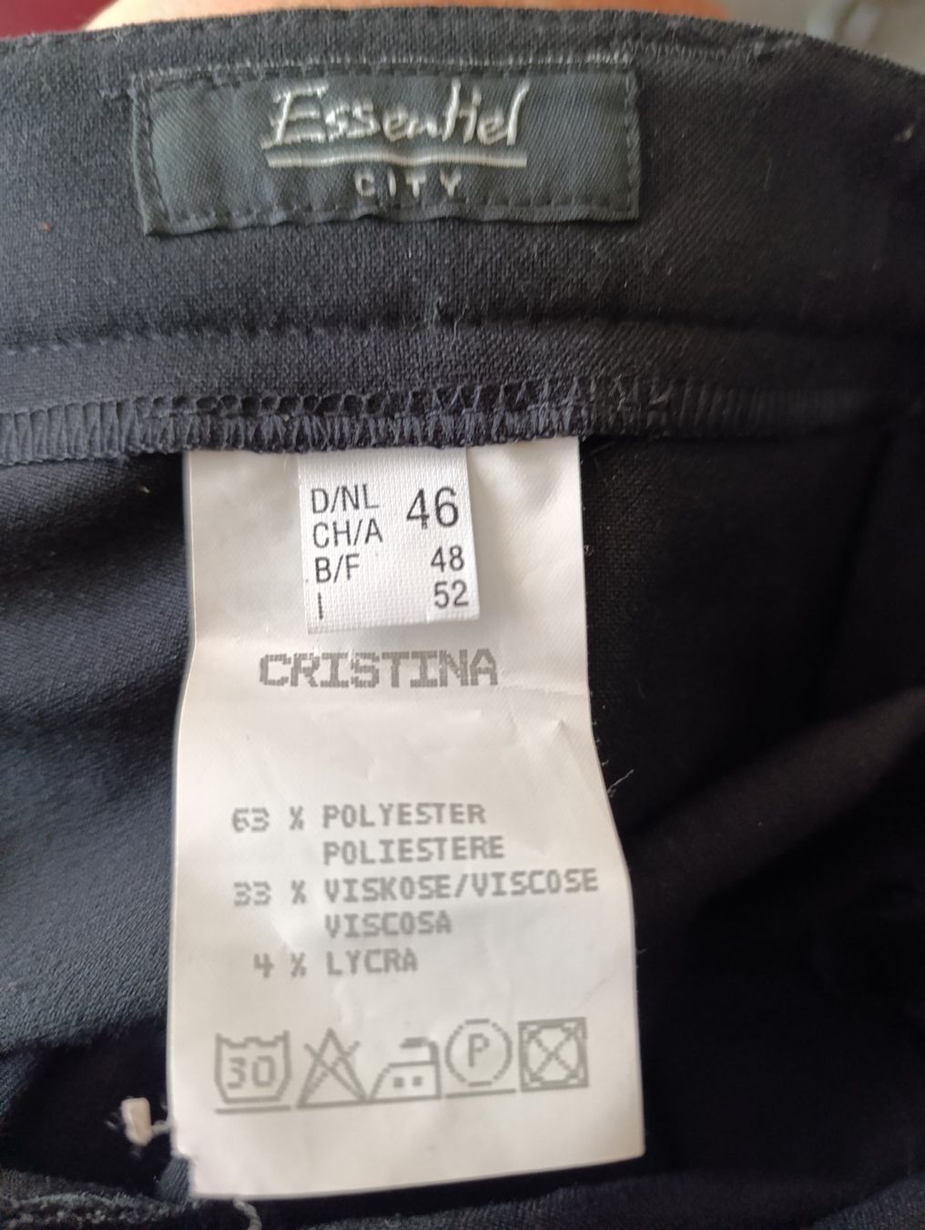 Hosen: Pantalon noir 3/4 – Neu (gemäss Beschreibung) aus St-Cergue von Neviana 2