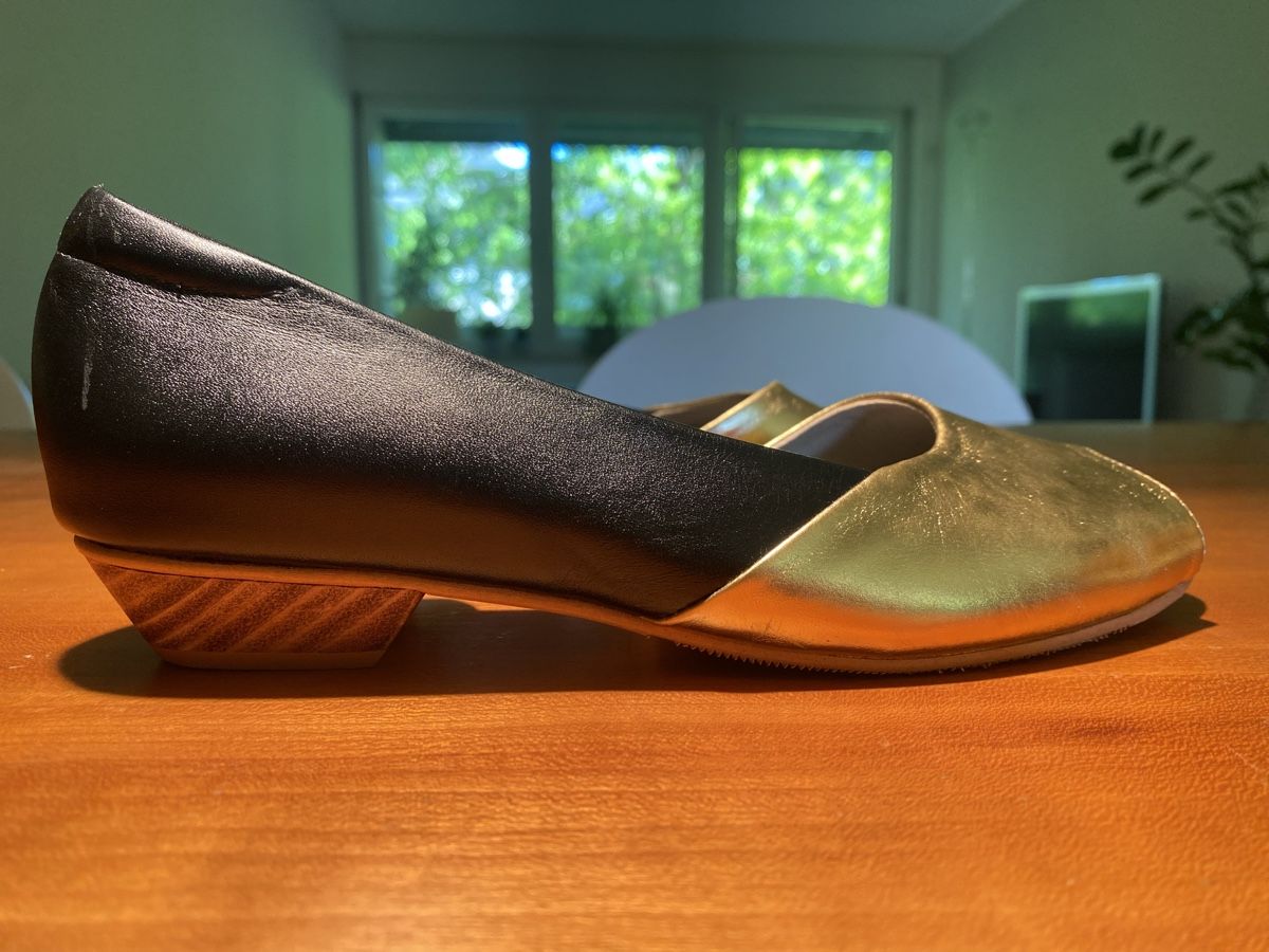 Scarpe da donna: Ballerina / Sandalette gold-schwarz – Usato da Zürich venduto da Domi_ZH 1