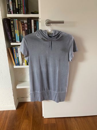 💙 T-shirt bleu col roulé manches courtes T.M