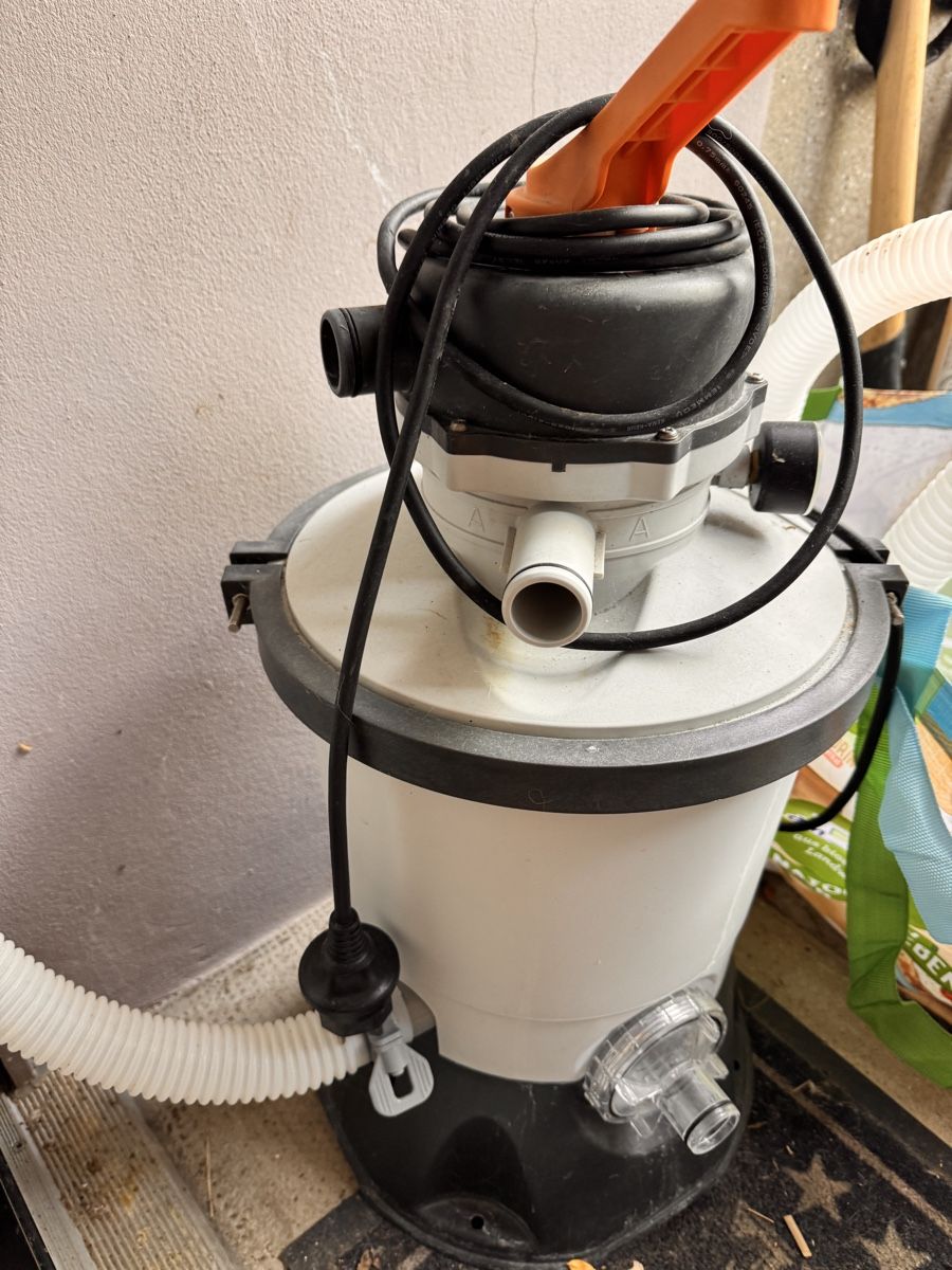 Bestway Heizung: Bestway Sandfilterpumpe gebraucht – Gebraucht aus Basel von Larkin01