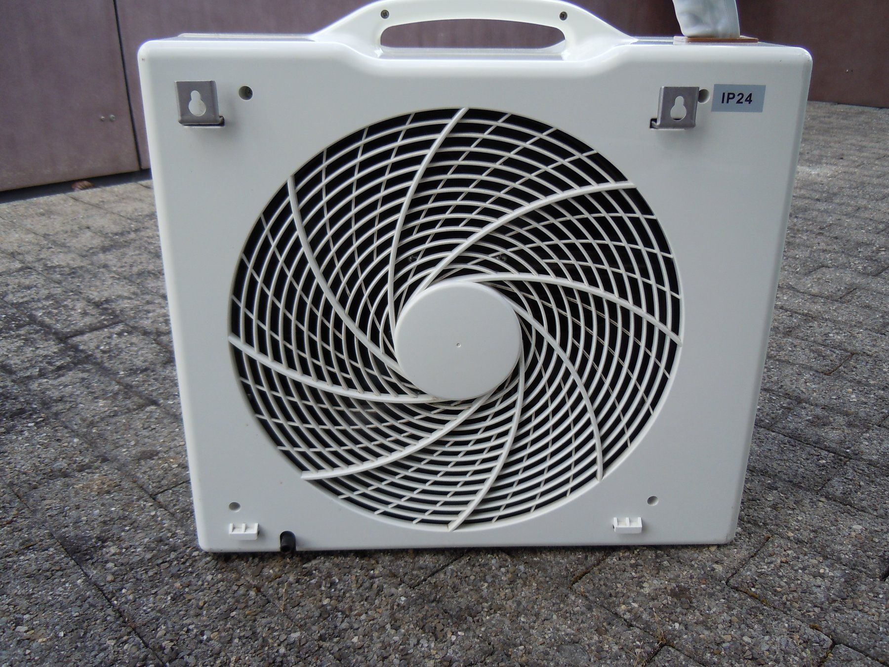 Novamatic Condizionatori: Klimaanlage Long Split CL890 mit 4m Schlauch "Defekt?? " – Difettoso da Luzern venduto da Baumli1 4