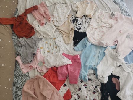 Babykleidung in gutem Zustand von 0 bis 12 Monaten