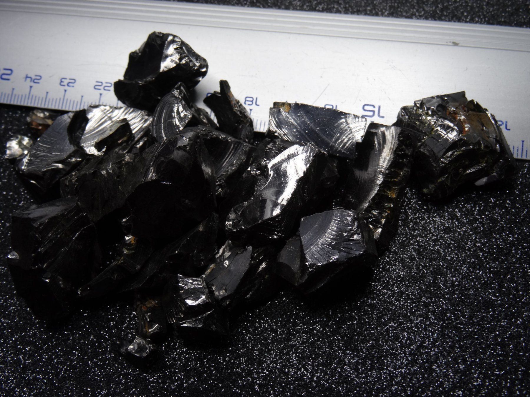 Mineralien & Heilsteine: Edel Schungit    Rohsteine per Gramm – Neu und originalverpackt aus Eschenbach SG von craniums 1