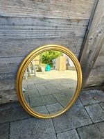 Ovaler Spiegel in Goldfarbe