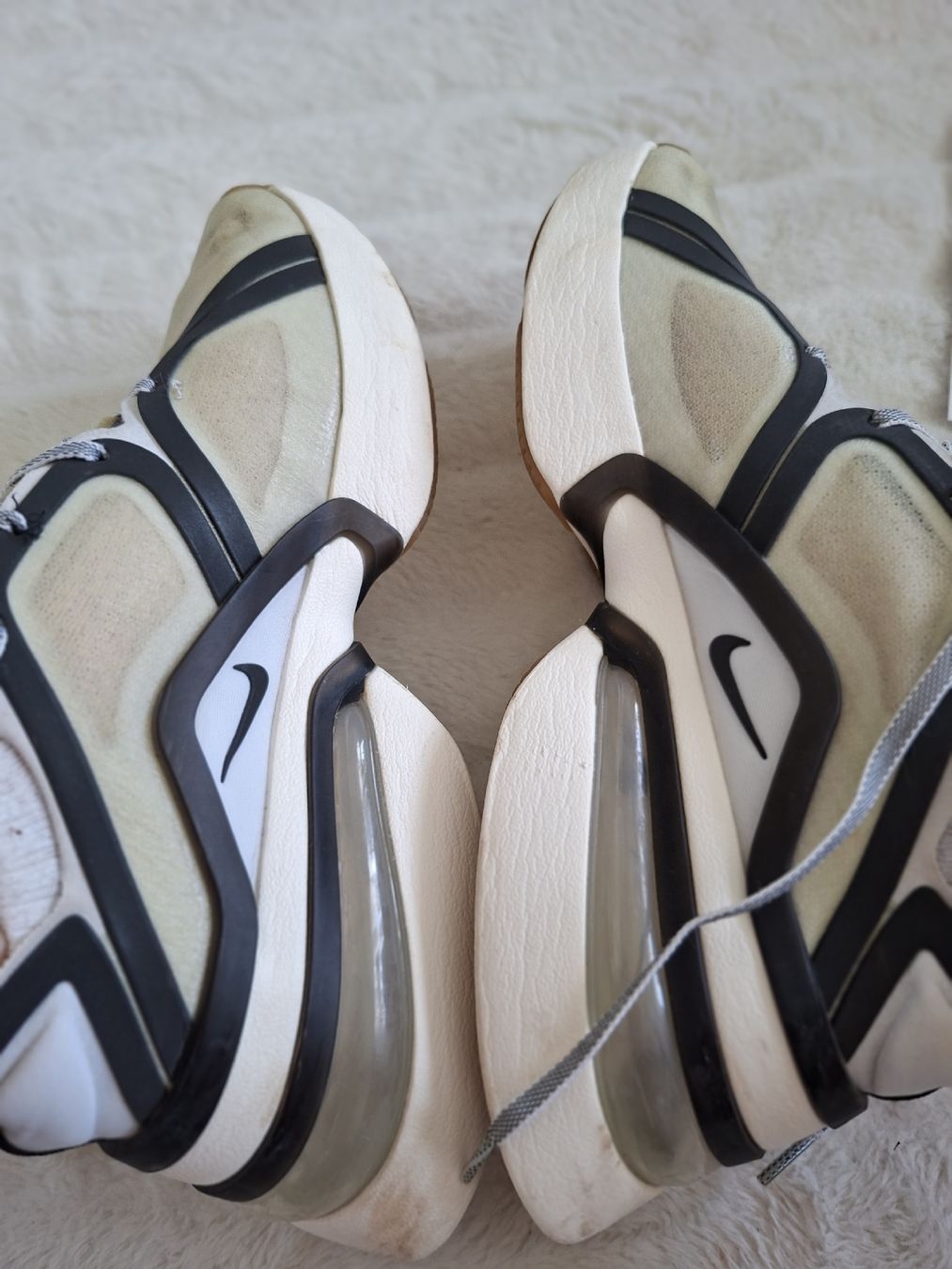 Nike Scarpe da uomo: Baskets Nike Air Max 270 React Taille 40.5 Bon état – Usato da Renens VD venduto da ser_j2fn