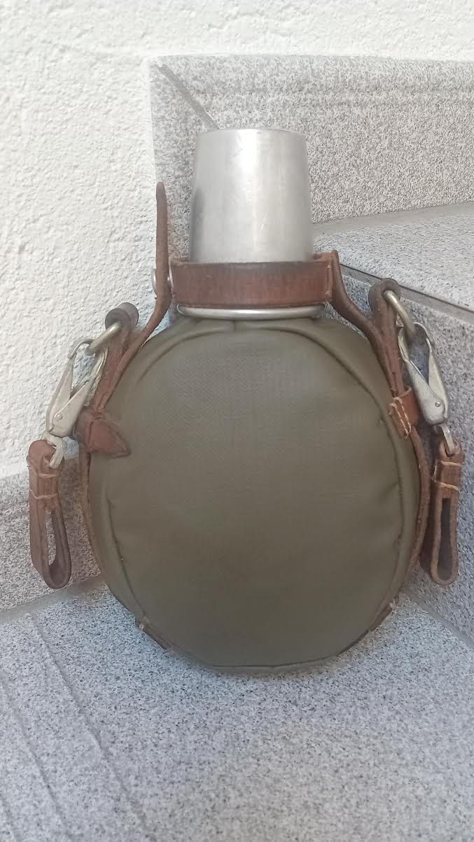 Armée suisse Equipement & pcs de rechange: Feldflasche Leder Schweizer Militär – D'occasion à Salez par Robe12 2