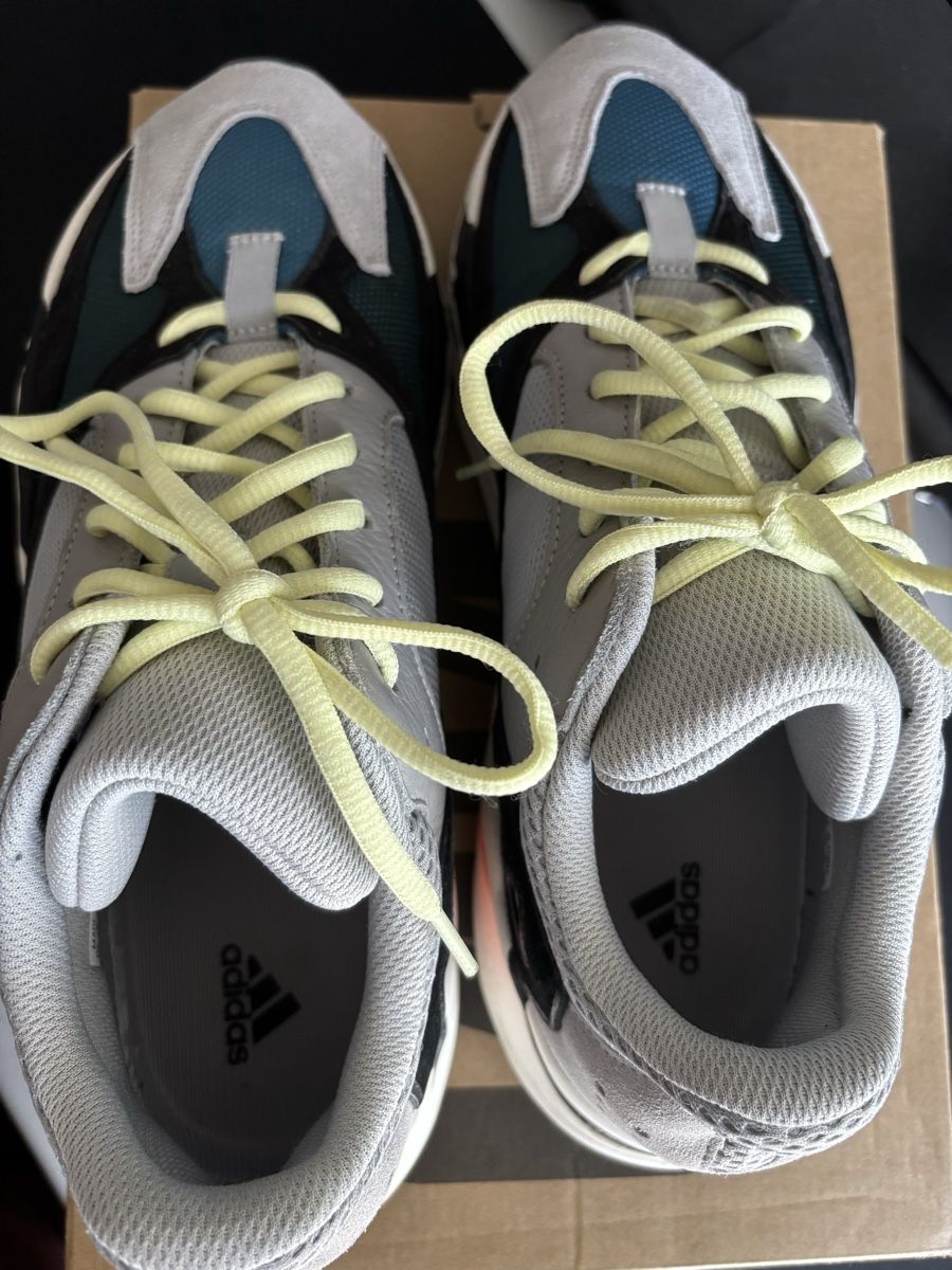 Adidas Herrenschuhe: adidas yeezy boost 700 wave runners, US 12 – Gebraucht aus Langnau am Albis von CollectingCoRe 3