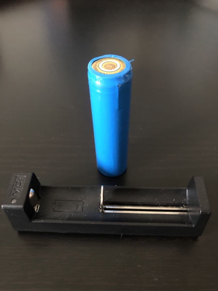 Akkus & Batterien: Chargeur XTAR MC1+batterie 18650, 3.7V – Gebraucht aus Dübendorf von  1