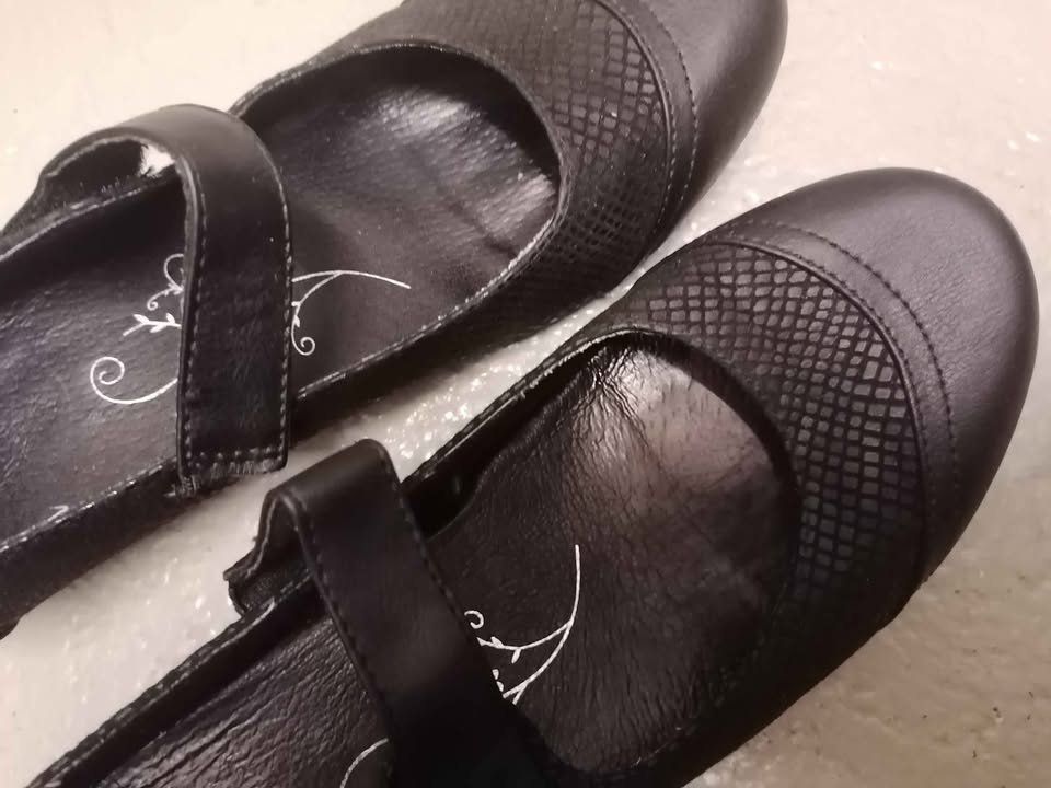 Scarpe da donna: Schwarze Schuhe mit Absatz Gr. 40 – Usato da Nänikon venduto da Manta87 3