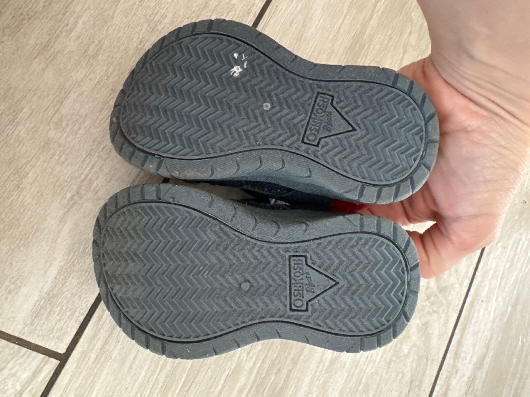 Oshkosh Scarpe da uomo: Oshkosh Turnschuhe Gr 19, 11.4cm – Nuovo (secondo la descrizione) da Gelterkinden venduto da Familienferien 2