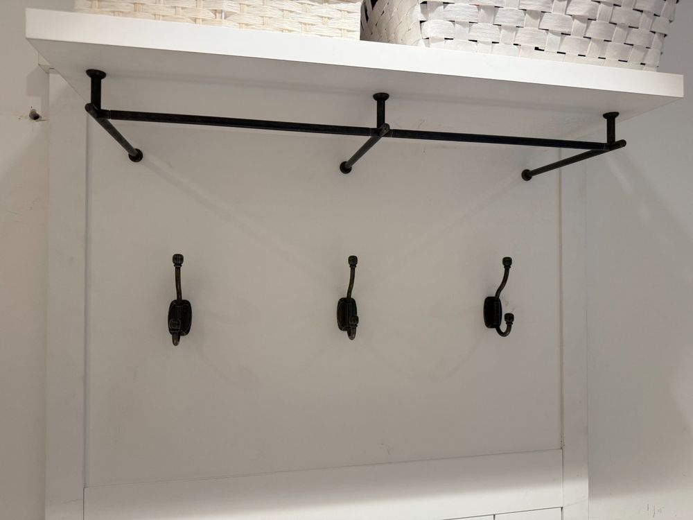 Kleiderablage -Wall-mounted coat rack with a shelf and bench 3