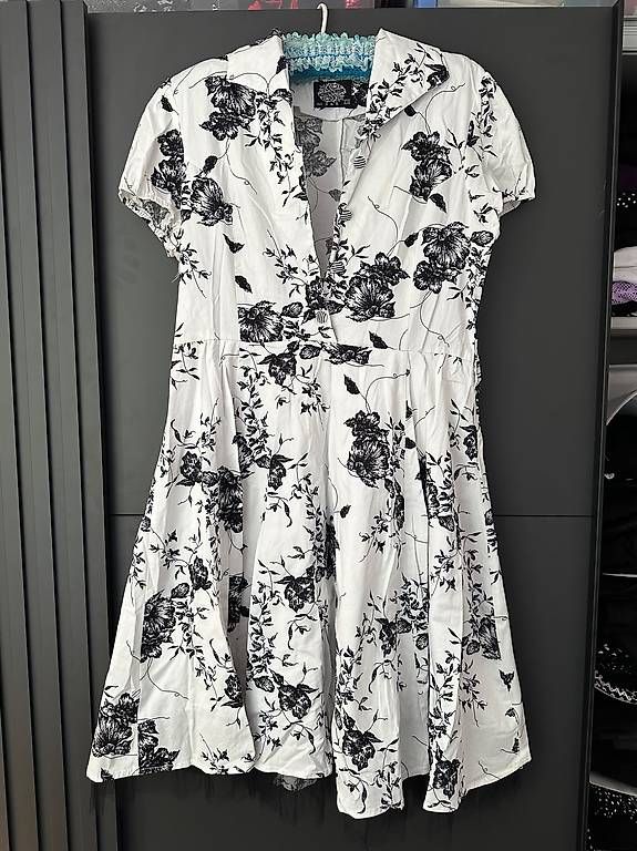 Vestiti: Robe pin-up – Usato da Lausanne venduto da Keloa