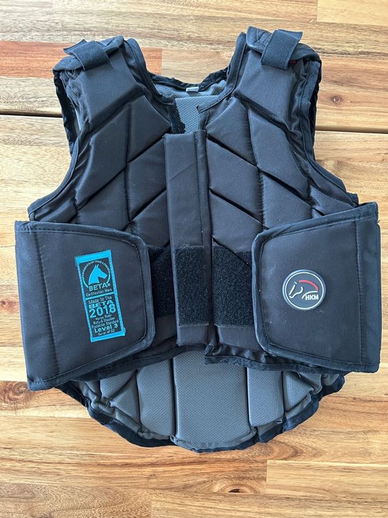 Protections: Gilet de protection équitation Hkm Noir, Taille kid S – D'occasion à Pailly par RomainR