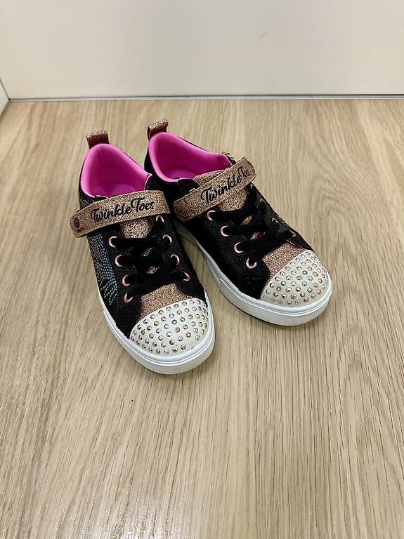 Scarpe per ragazze: Neuwertige Sneaker Schuhe Gr. 35 – Usato da Gattikon venduto da tanja051