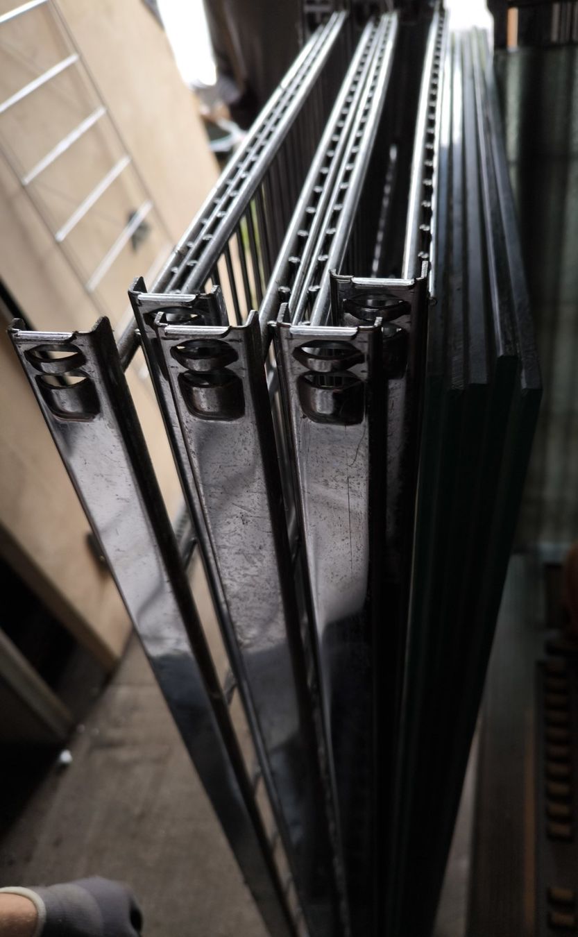 Scaffali: Regal System zerlegbar, Chromstahl mit Glastablare – Usato da Rorschacherberg venduto da snOOpydOg11 2