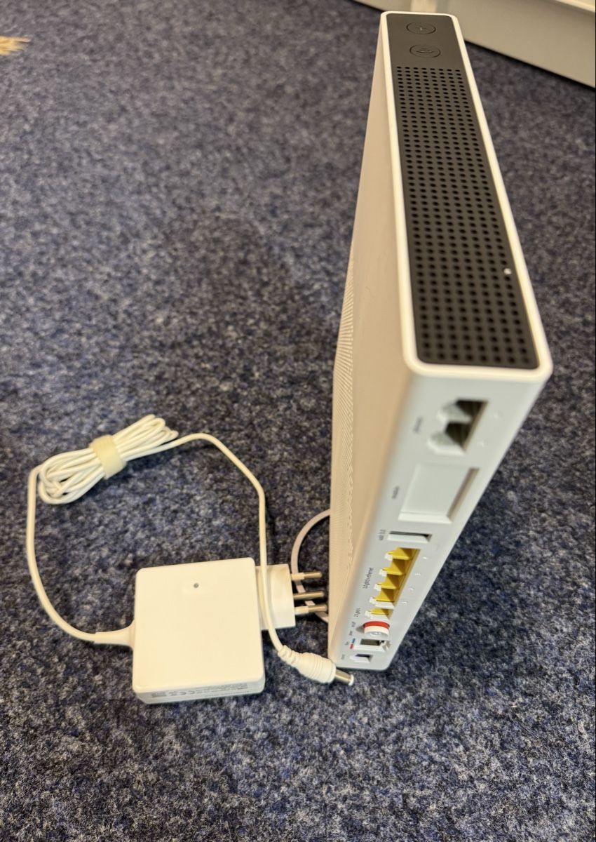 Swisscom Modem & Router: Swisscom Internet-Box 3 - Perfect Home Network Router – Usato da Bottmingen venduto da ser_rs9s 1