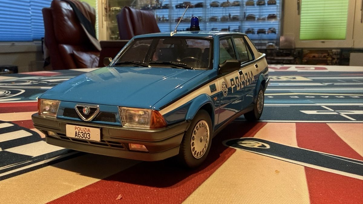 Alfa Romeo Modellini d'auto: Alfa Romeo 75 Polizia, 1:18 – Nuovo (secondo la descrizione) da Basel venduto da Zomeg 1