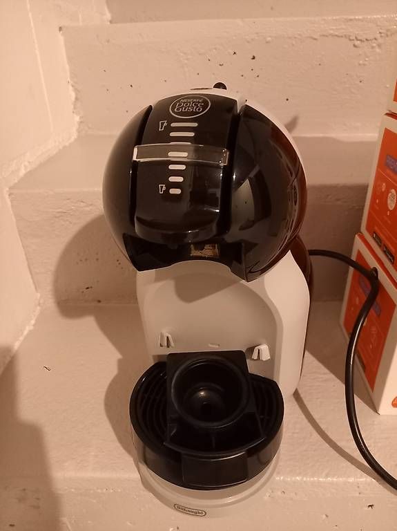 Kaffeemaschinen & Espressomaschinen: Nescafe Dolce Gusto Kaffe Maschine – Gebraucht aus Gontenschwil von Schrauber3