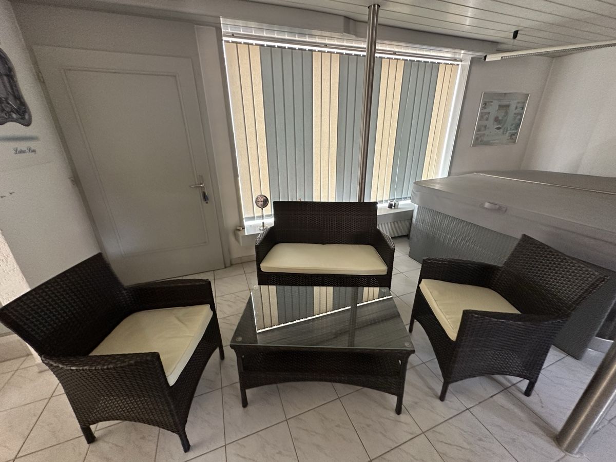 Set de table et chaises: ratan sitztkombination mit tisch – D'occasion à Uttigen par edu_jn6l