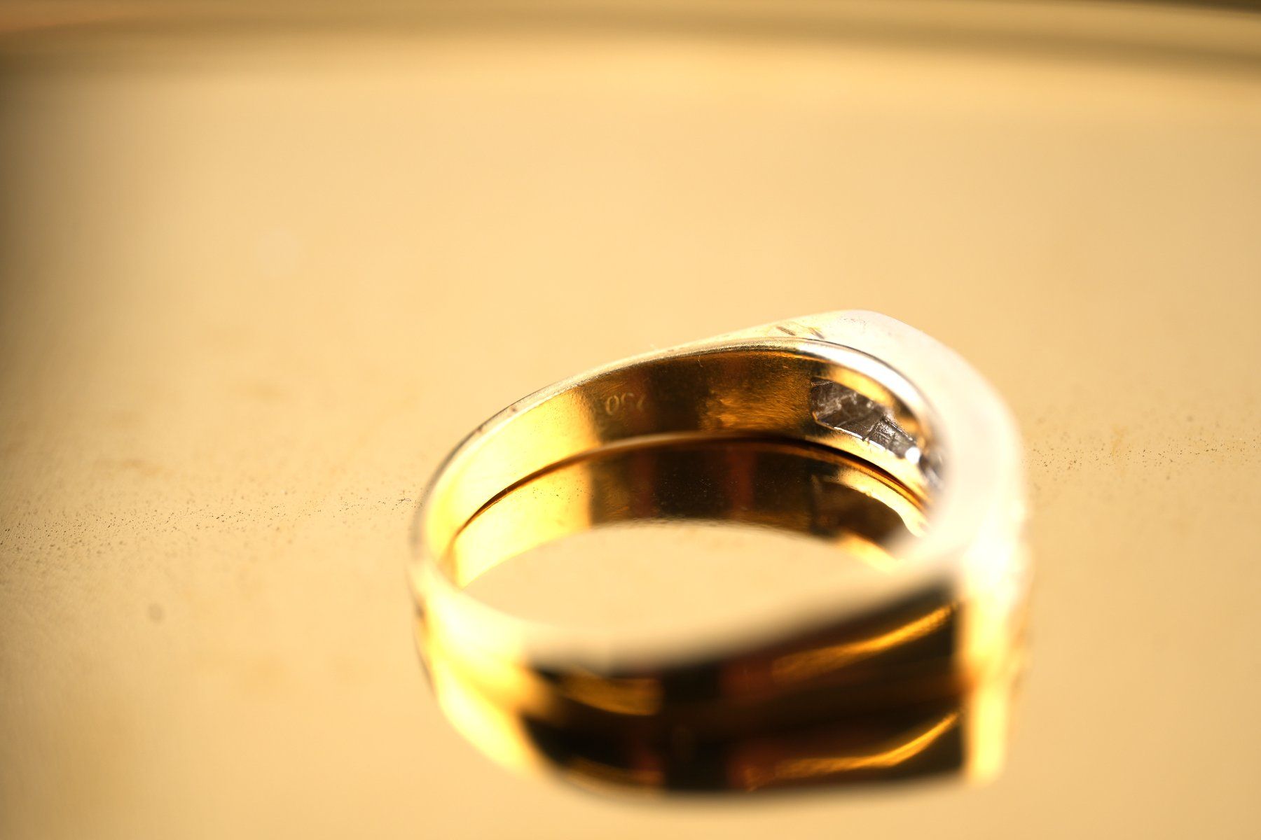 Ringe: Goldring 18K mit 6 Diamanten – Gebraucht aus Basel von Vip24 4