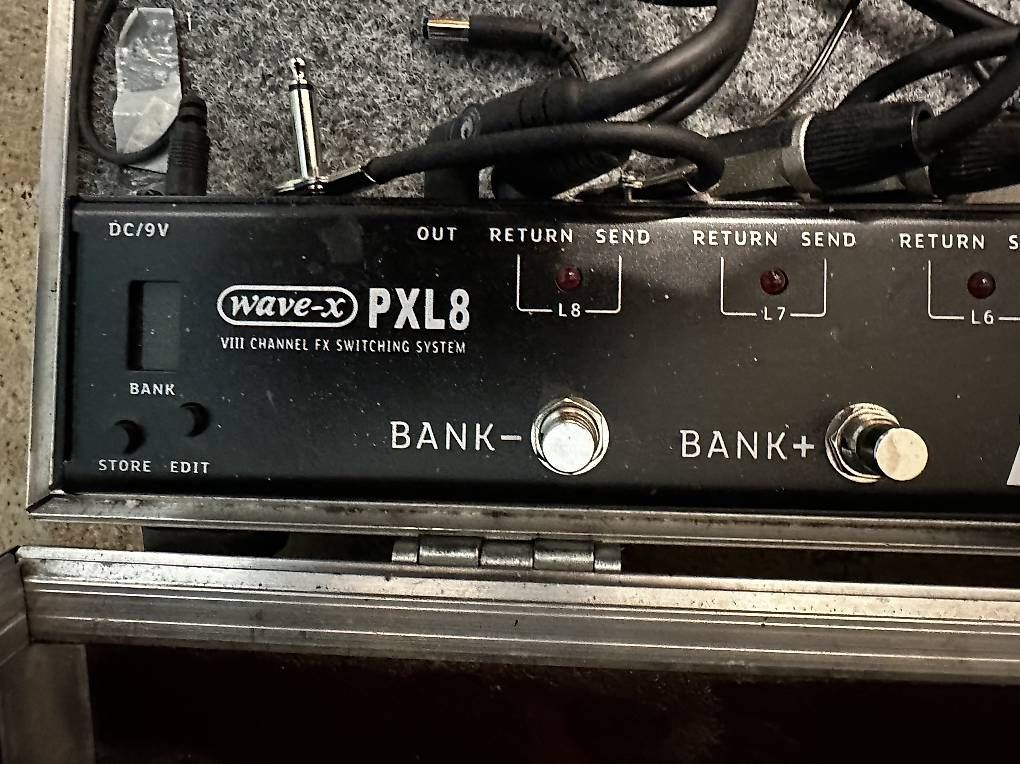 Instruments de musique: PXL8 Programmierbarer Loop Switcher 8 Loops – D'occasion à Schliern b. Köniz par pascu01