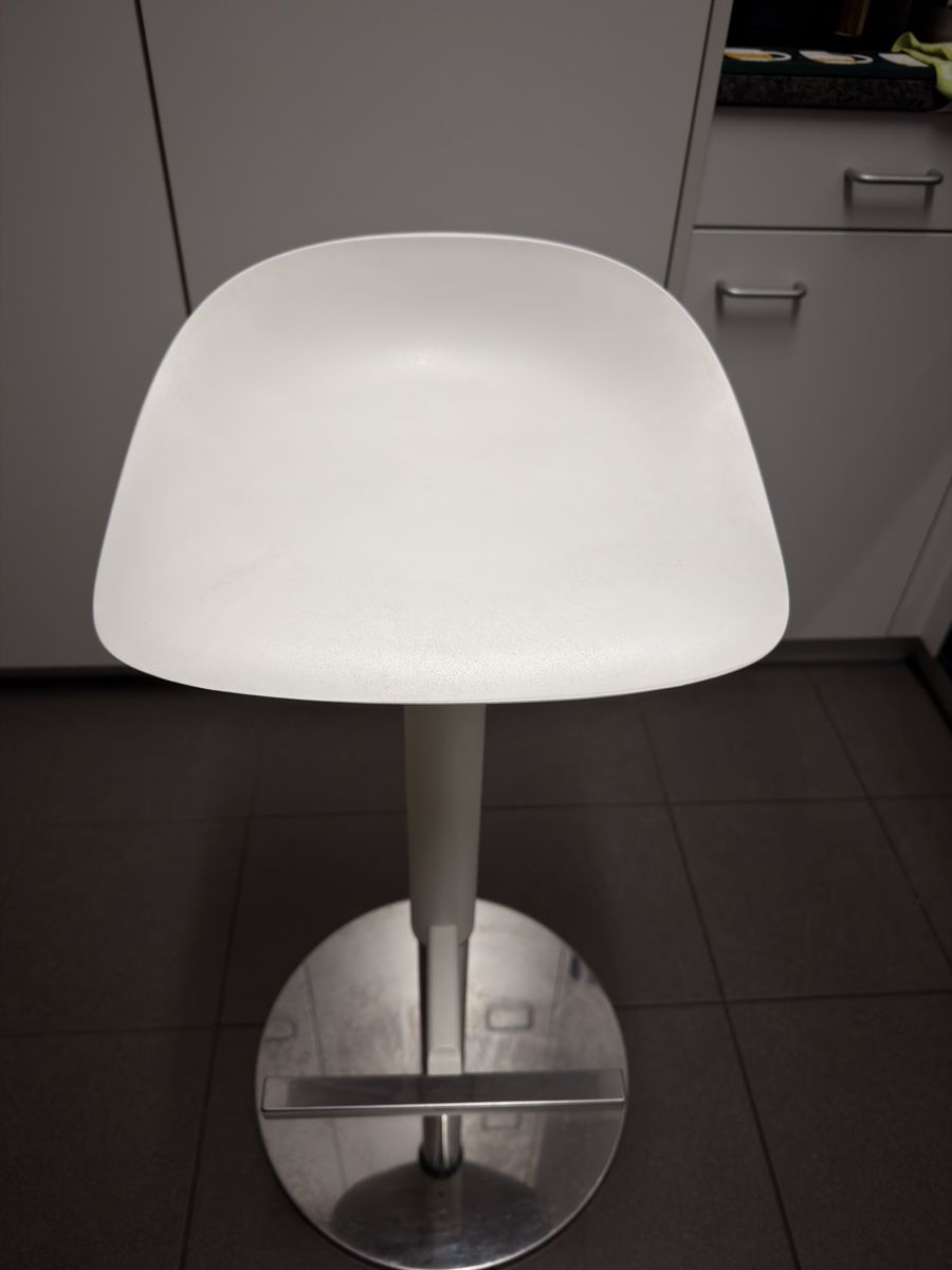 Ikea Tabourets: Barhocker, Ikea, weiss – D'occasion à Zürich par mir_29tz 2