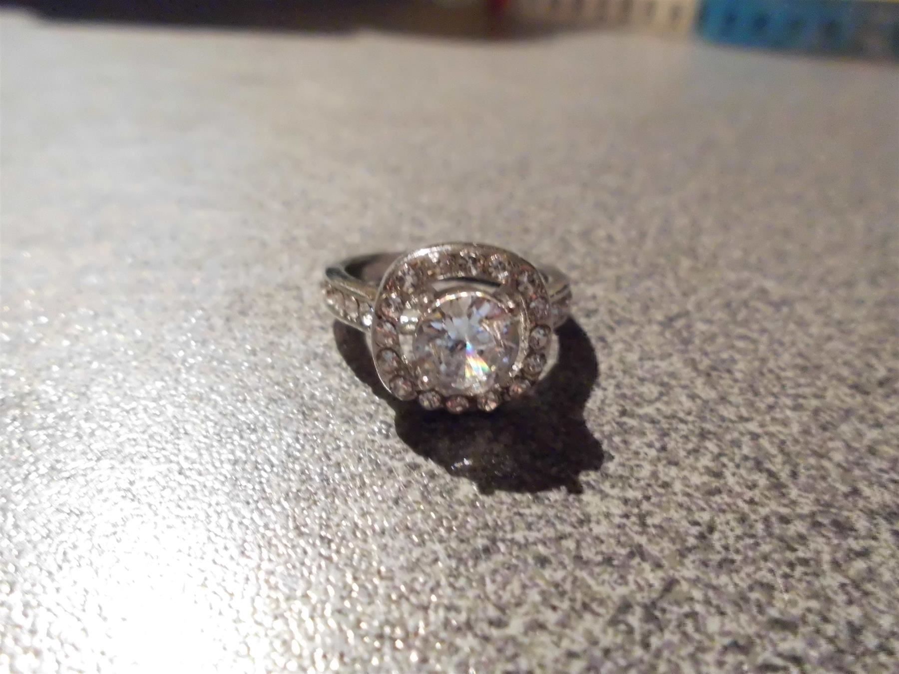 Bagues: Ring mit grossem Stein, Silber – D'occasion à Zürich par Motzkuh