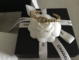 Chanel Herz-Armspange mit CC-Logo und Strass, Gold, Full Se