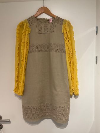 Ecru-gelbes Kleid von  „SEE BY CHLOE“. Aus Seide und Leinen!