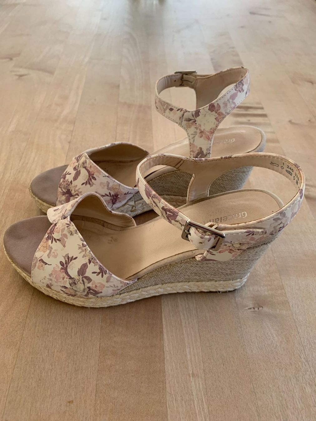 Scarpe da donna: Damen-Sandalen Gr.41 – Usato da Azmoos venduto da Verwir64 1