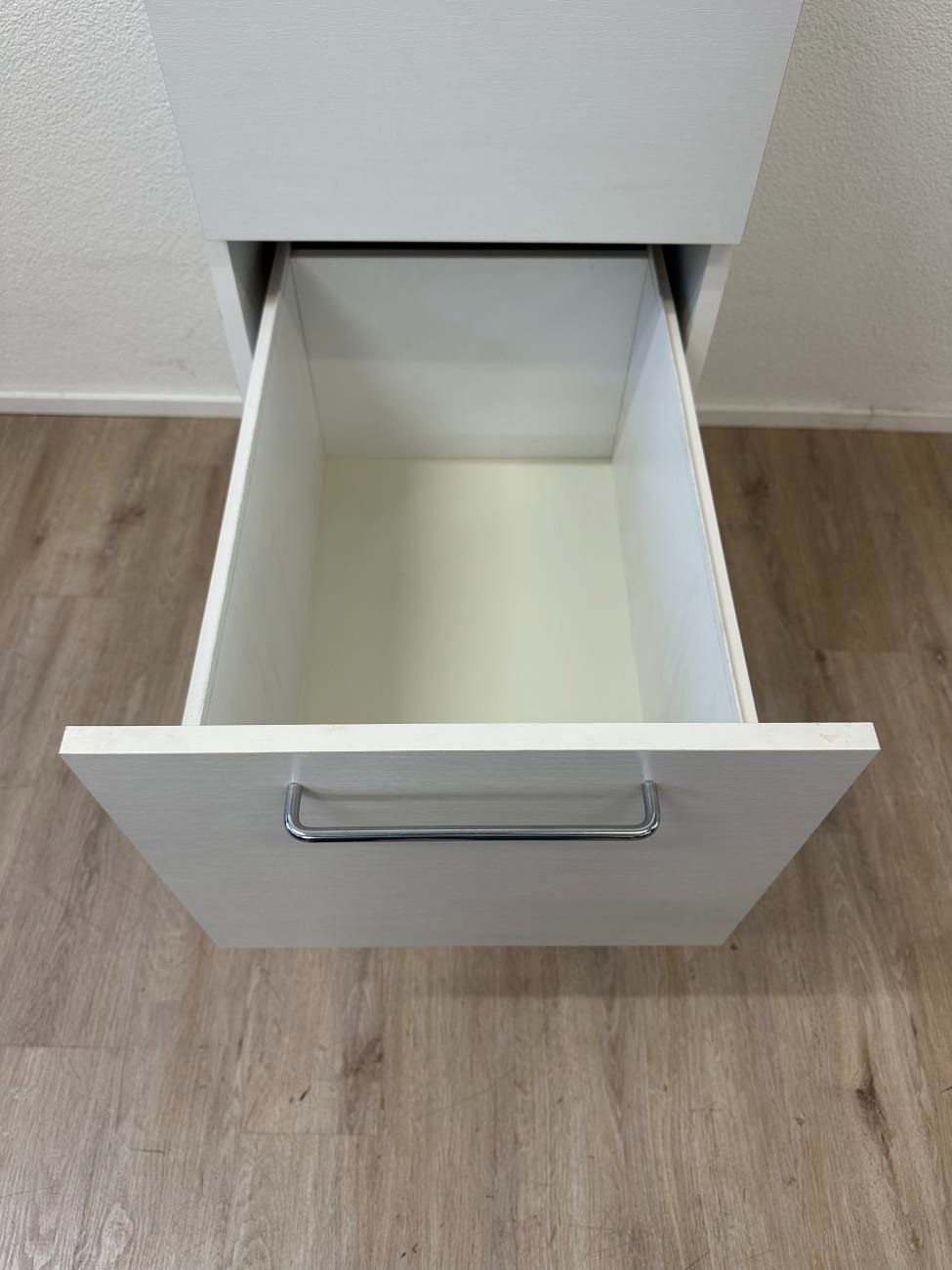 Armadi: Moderner weisser Aktenschrank  mit 3 Schubladen – Usato da Obernau venduto da Arche_Noah_Brocki 5