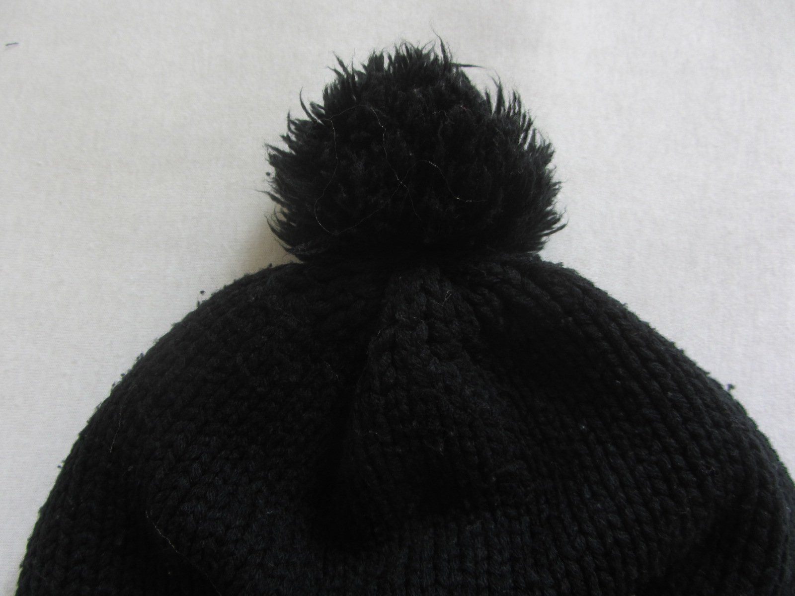 H&M Hüte, Mützen & Caps: Bommel Strickmütze Kappe schwarz – Gebraucht aus Zürich von Diazaio 1